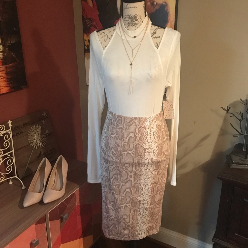 ♥️ 1 left S ♥️🎉Anthropologie Snake Pencil Skirt - Picture 5 of 6